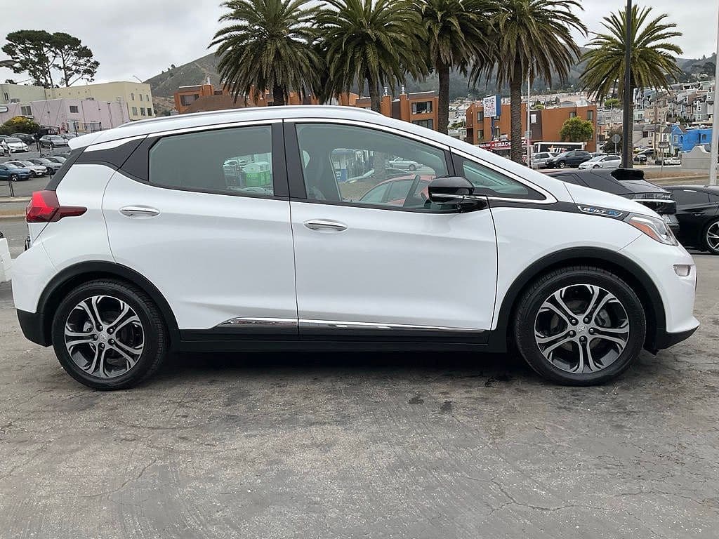 2017 Chevrolet Bolt EV photo 1