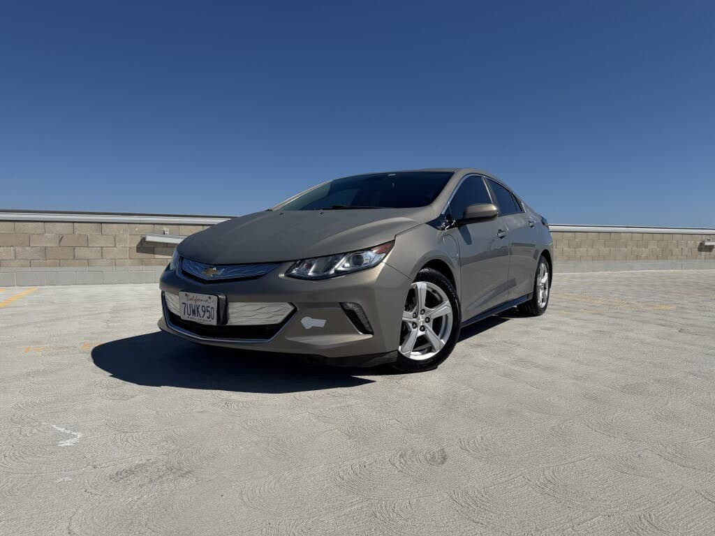 2017 Chevrolet Volt photo 1