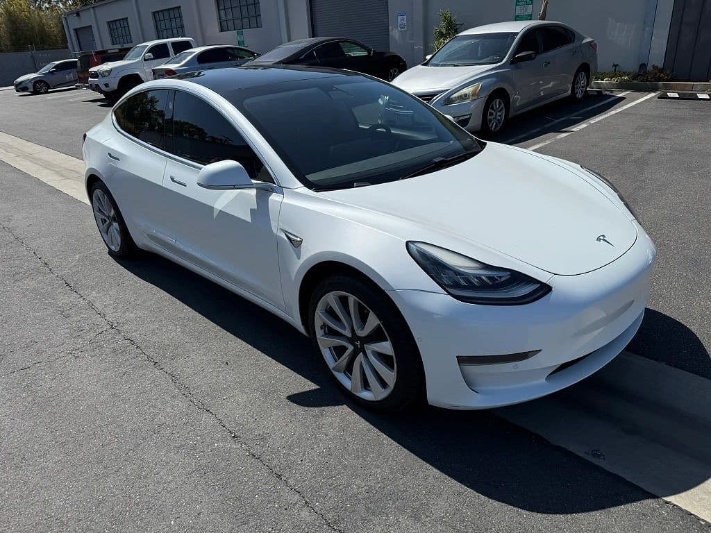 2019 Tesla Model 3 photo 1