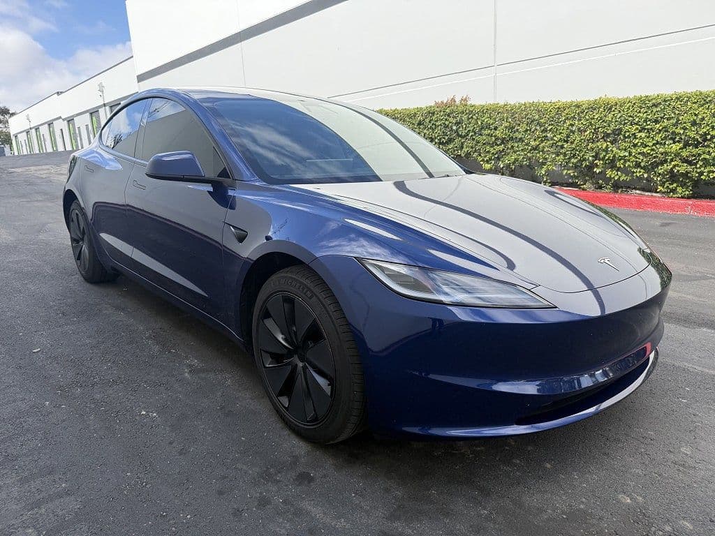 2025 Tesla Model 3 photo 1