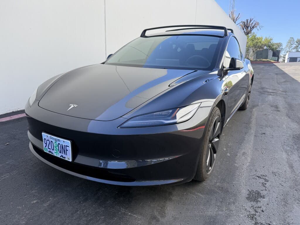 2025 Tesla Model 3 photo 1