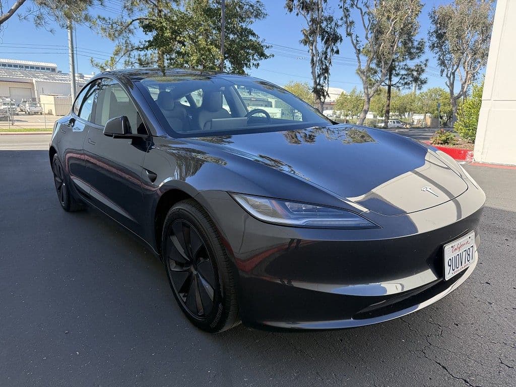 2025 Tesla Model 3 photo 1