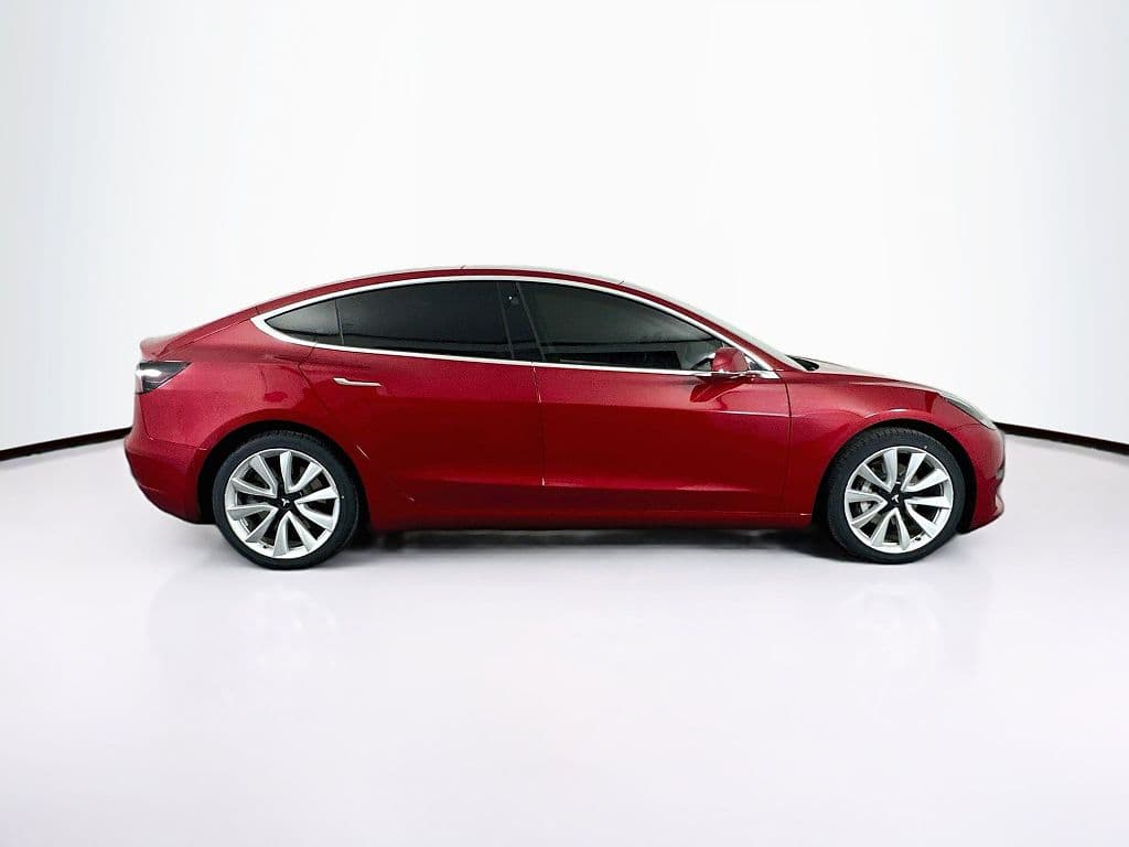 2019 Tesla Model 3 photo 1