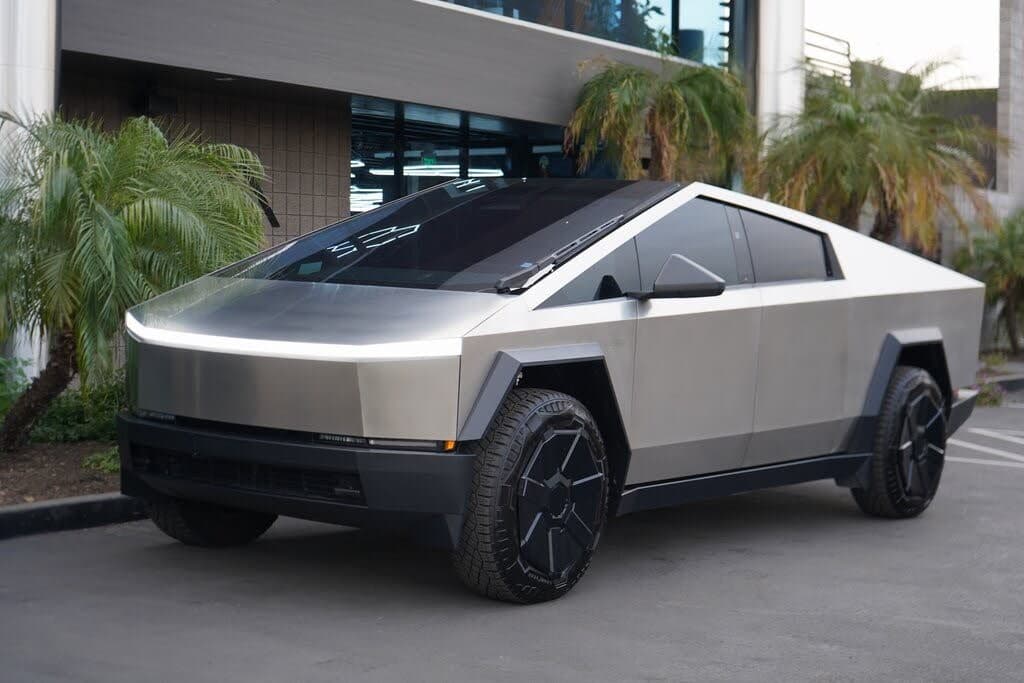 2024 Tesla Cybertruck photo 1