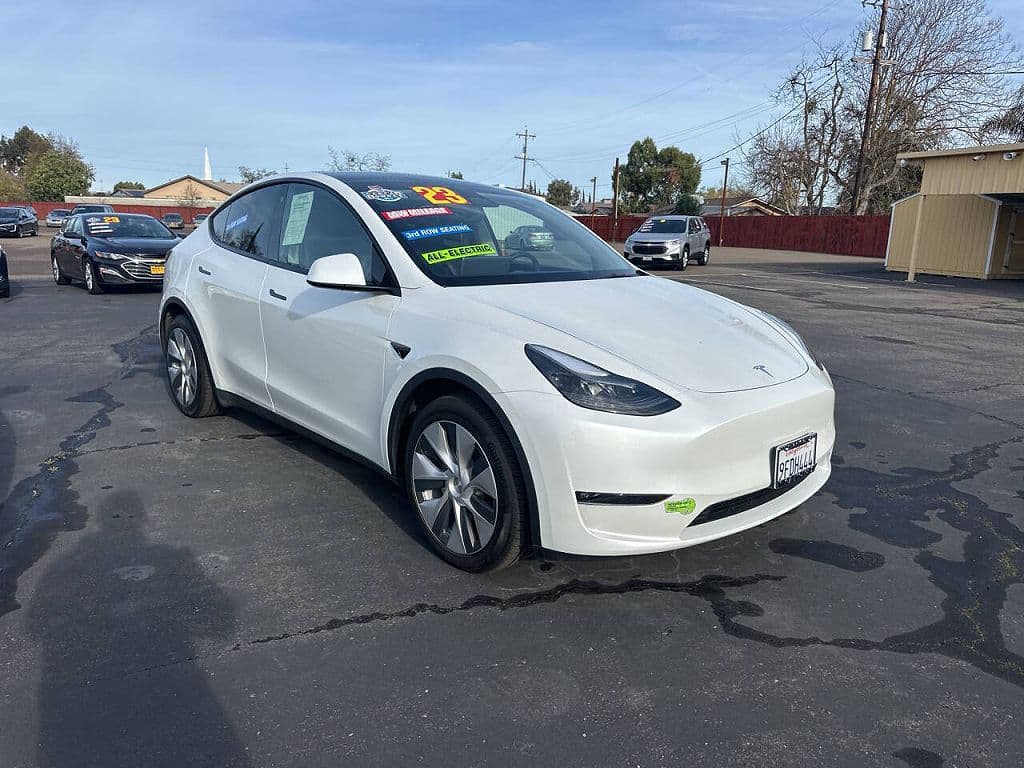 2023 Tesla Model Y photo 1
