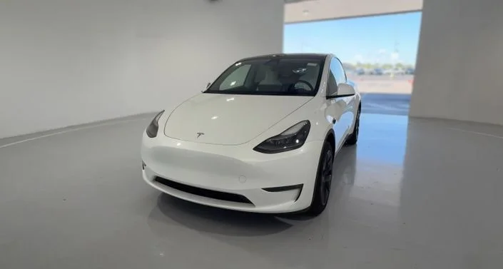 2025 Tesla Model Y photo 1