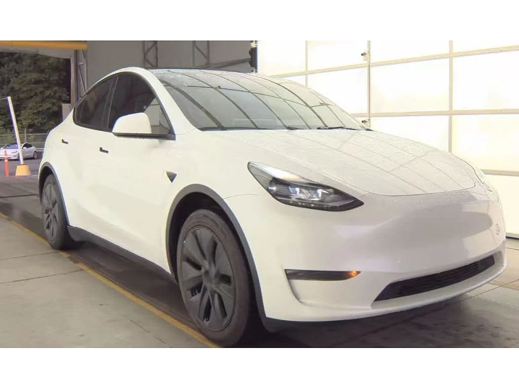 2024 Tesla Model Y photo 1