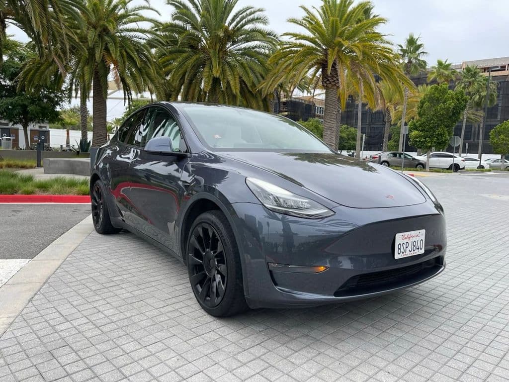 2024 Tesla Model Y photo 1