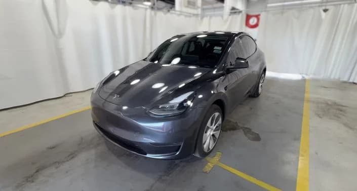 2024 Tesla Model Y photo 1