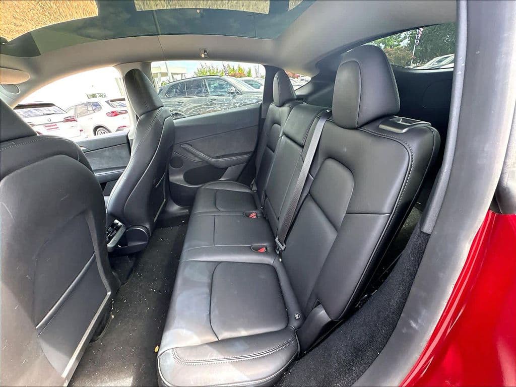 2024 Tesla Model Y photo 1