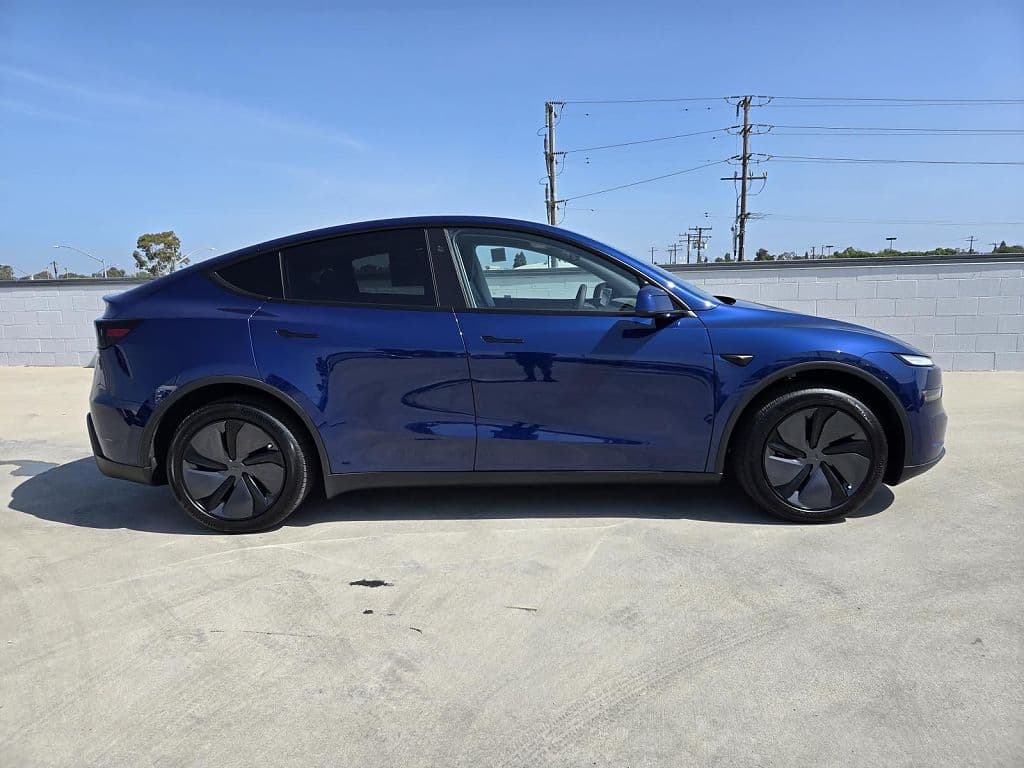 2026 Tesla Model Y photo 1