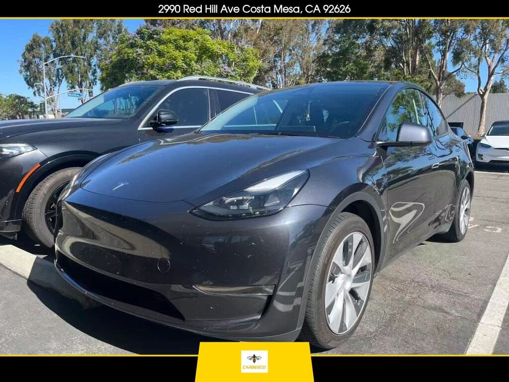 2024 Tesla Model Y photo 1