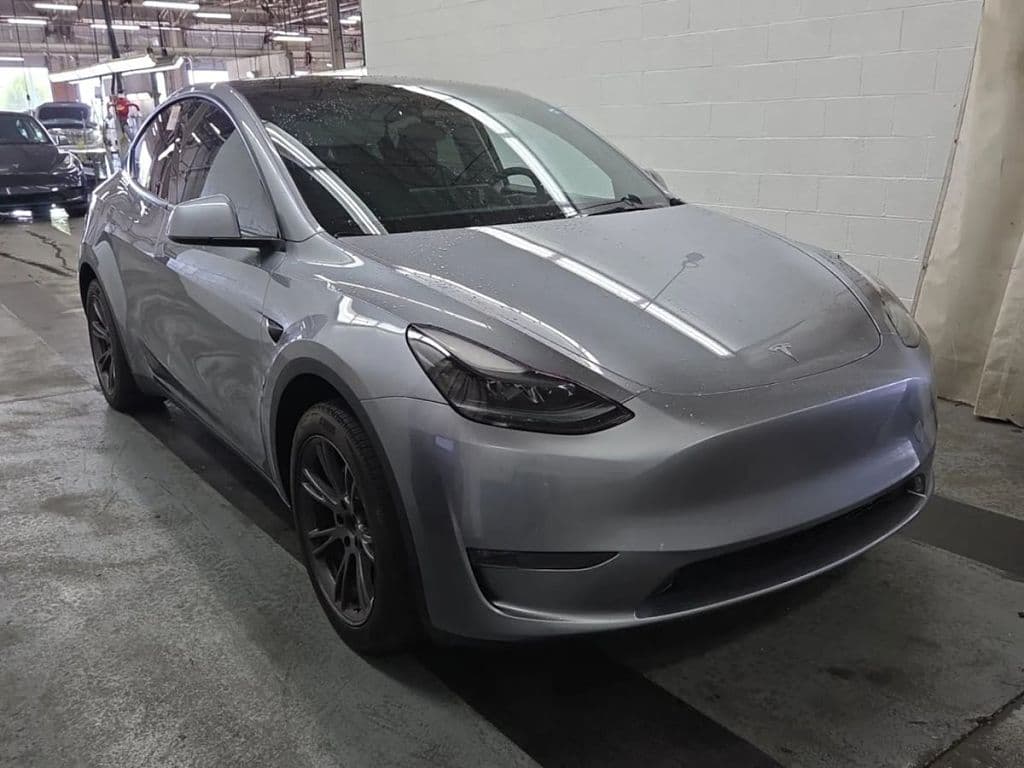 2024 Tesla Model Y photo 1