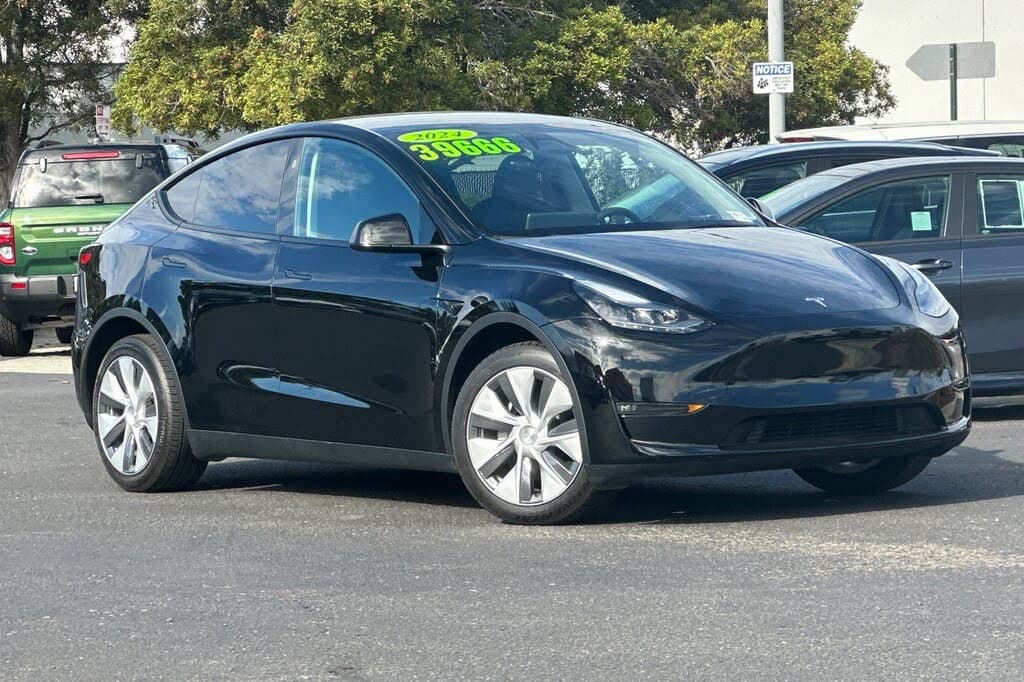 2024 Tesla Model Y photo 1