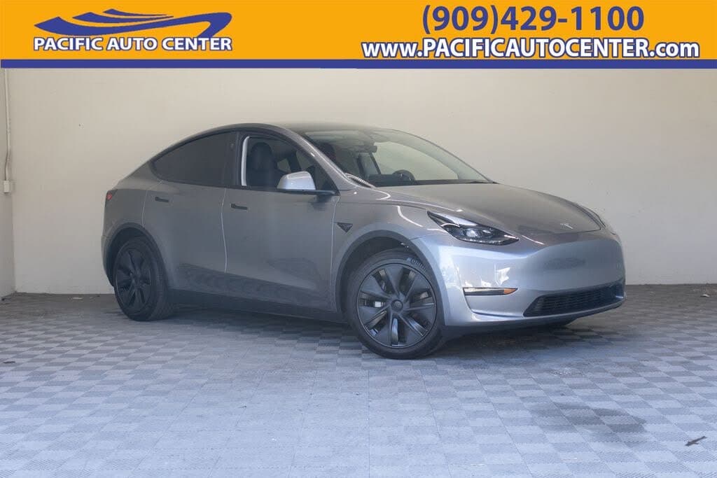 2025 Tesla Model Y photo 1