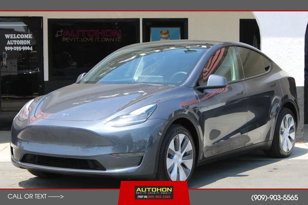 2023 Tesla Model Y photo 1