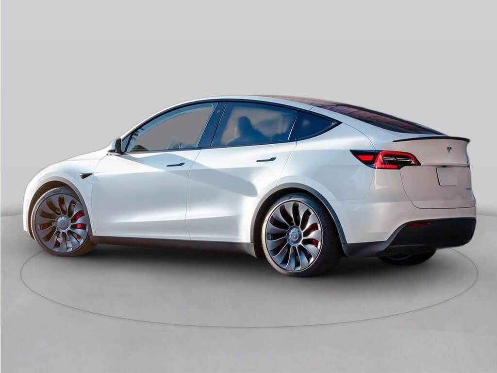 2024 Tesla Model Y photo 1