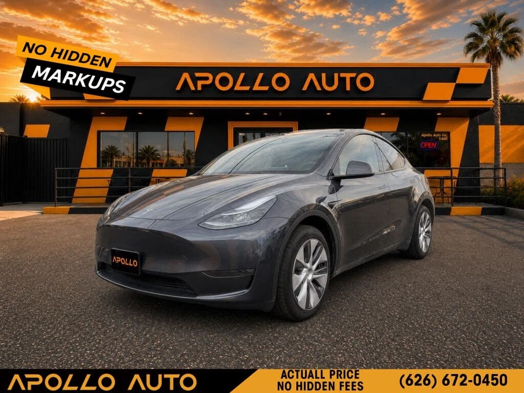 2024 Tesla Model Y photo 1