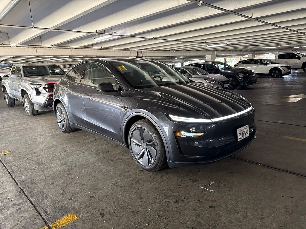 2026 Tesla Model Y photo 1