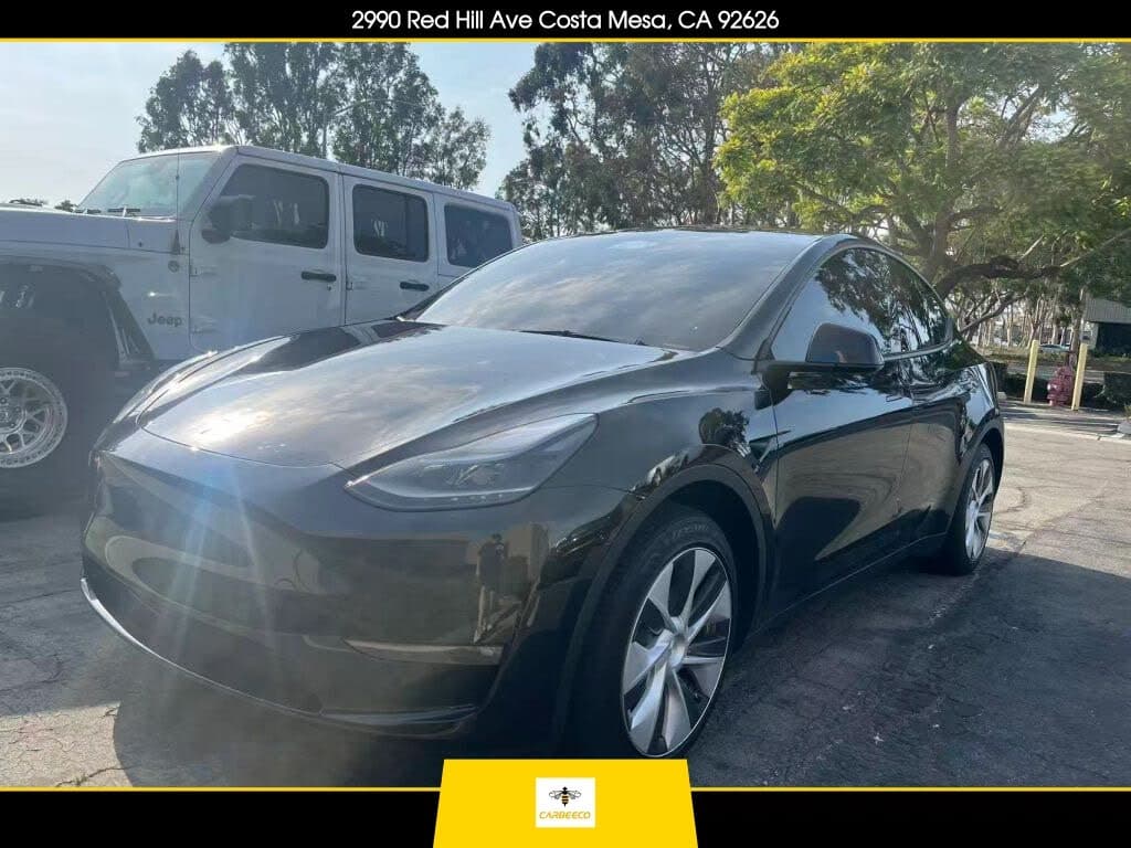 2024 Tesla Model Y photo 1