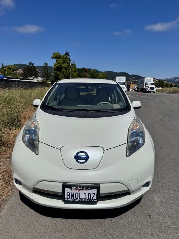 2011 Nissan LEAF photo 1