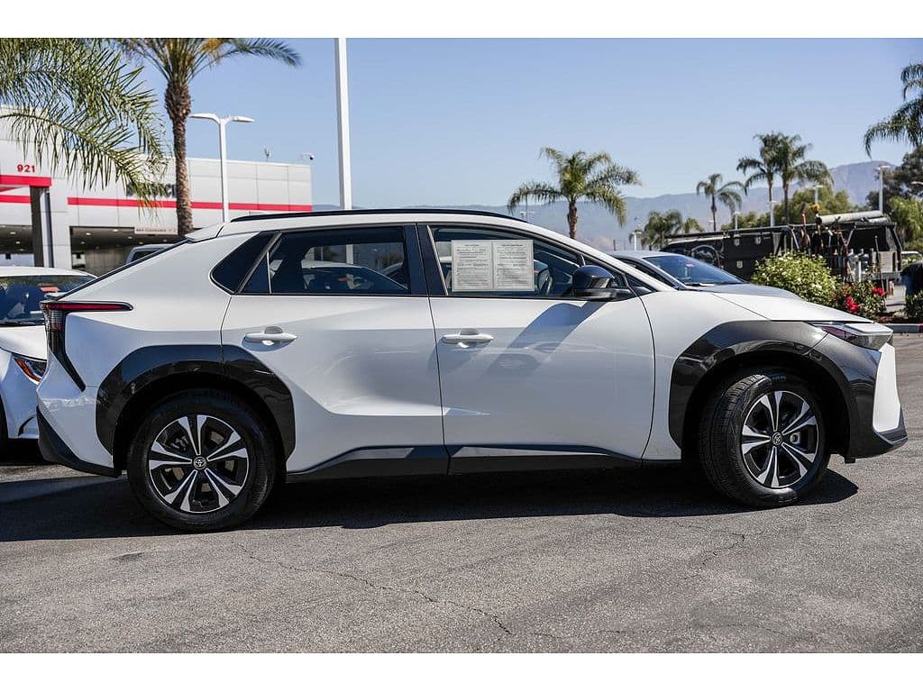 2023 Toyota bZ4X photo 1