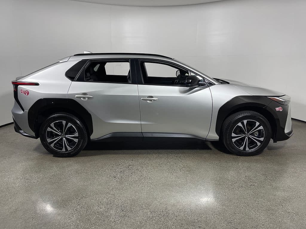 2024 Toyota bZ4X photo 1