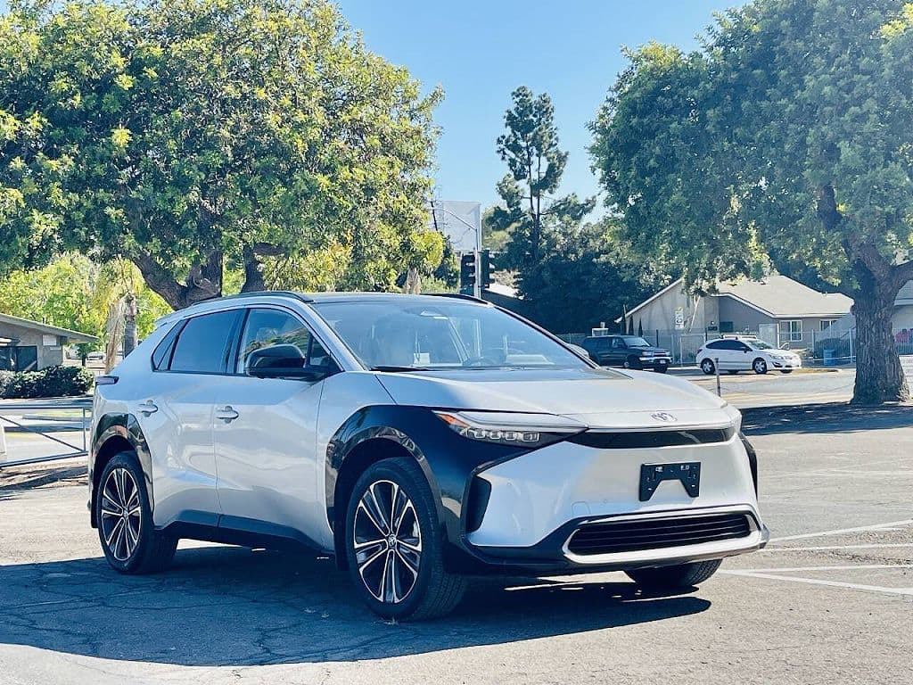 2023 Toyota bZ4X photo 1