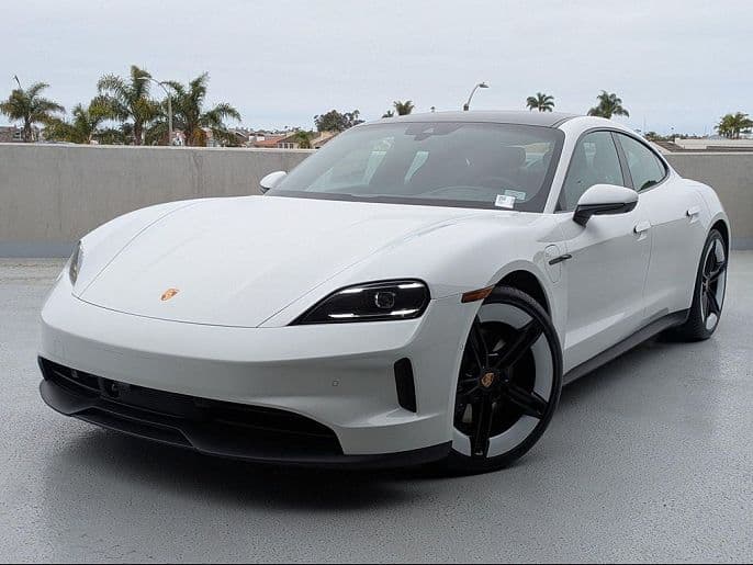 2025 Porsche Taycan photo 1