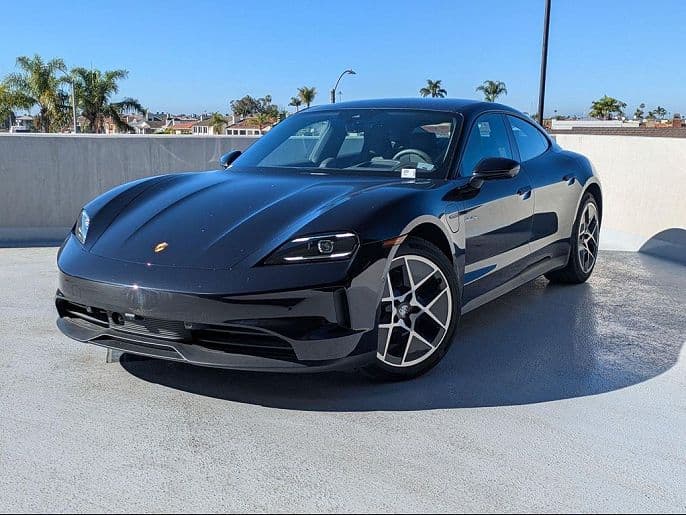 2025 Porsche Taycan photo 1