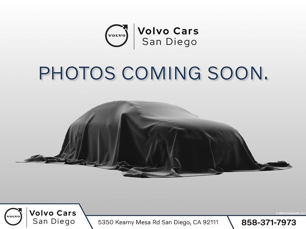 2023 Volvo XC40 photo 1