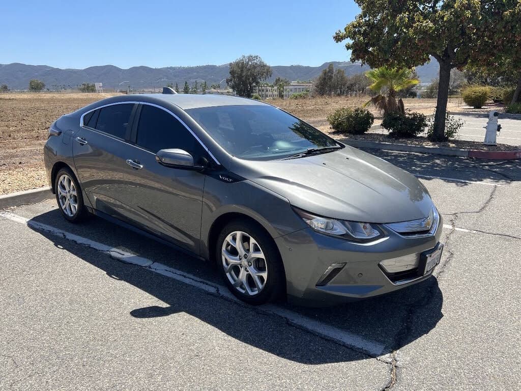 2016 Chevrolet Volt photo 1