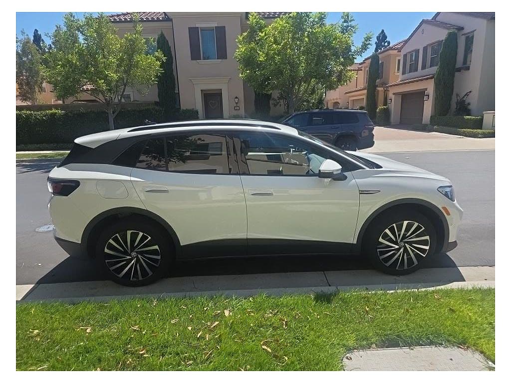 2025 Volkswagen ID.4 photo 1