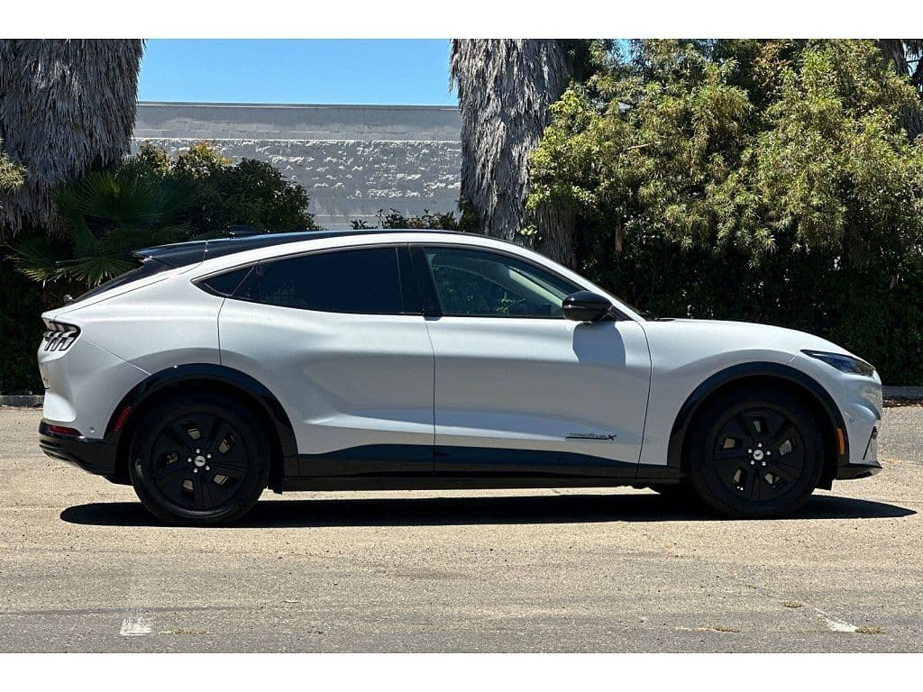 2023 Ford Mustang Mach-E photo 1