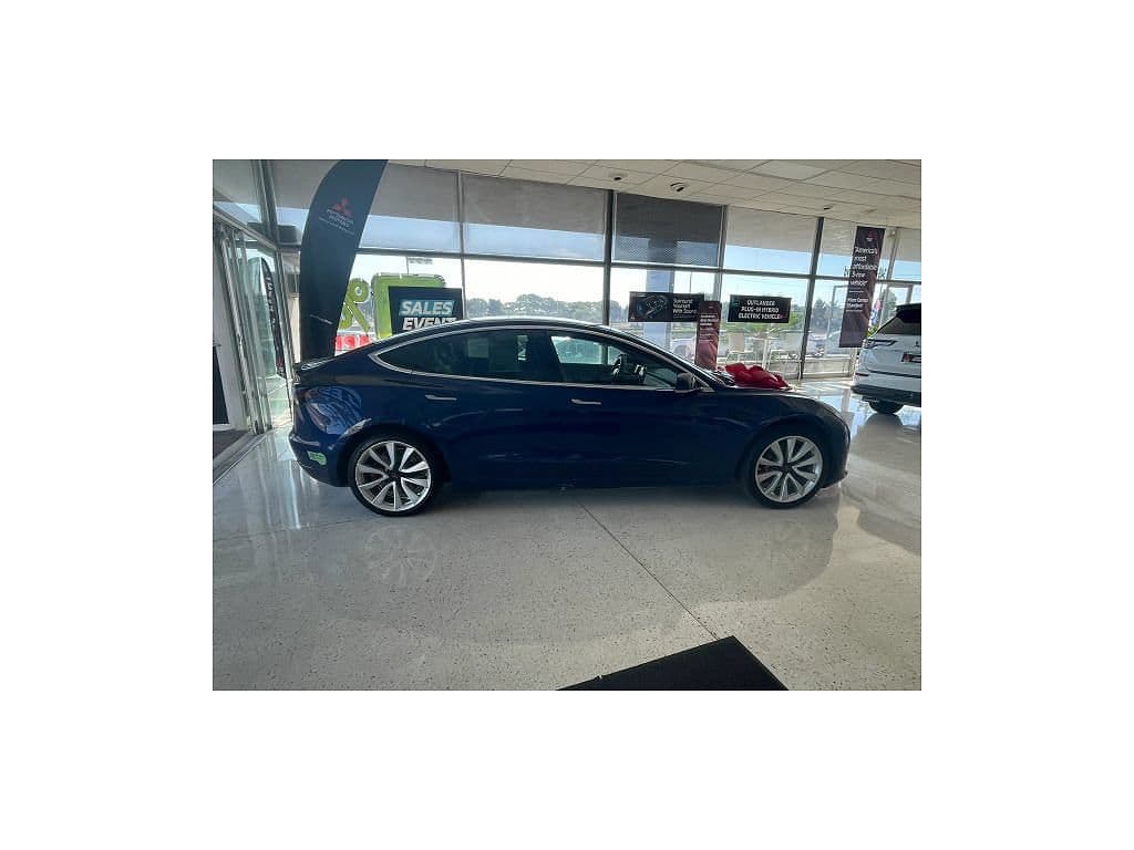 2019 Tesla Model 3 photo 1