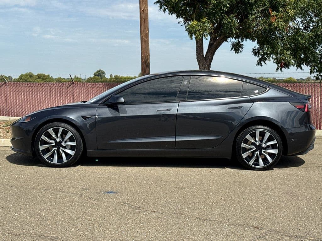 2025 Tesla Model 3 photo 1
