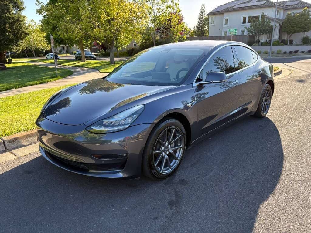 2018 Tesla Model 3 photo 1
