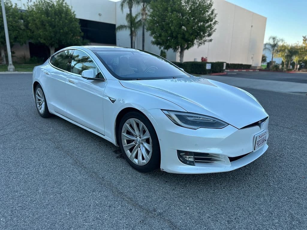 2016 Tesla Model S photo 1