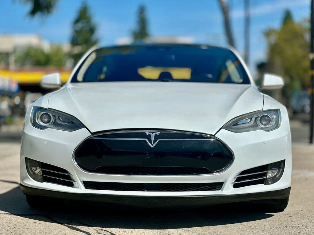 2014 Tesla Model S photo 1