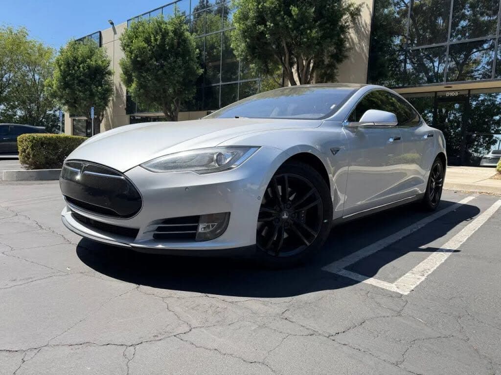 2015 Tesla Model S photo 1