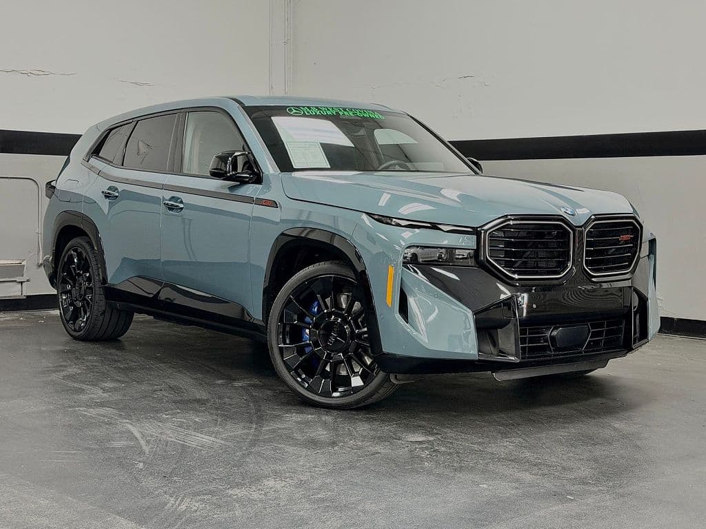 2025 BMW XM photo 1