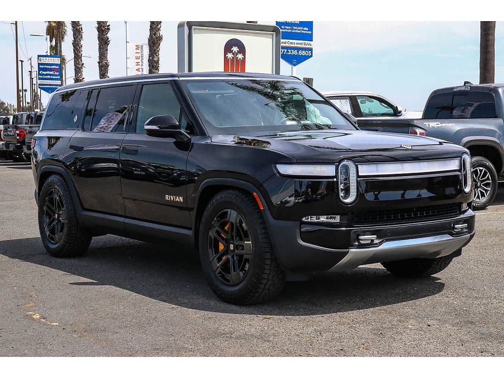 2023 Rivian R1S photo 1
