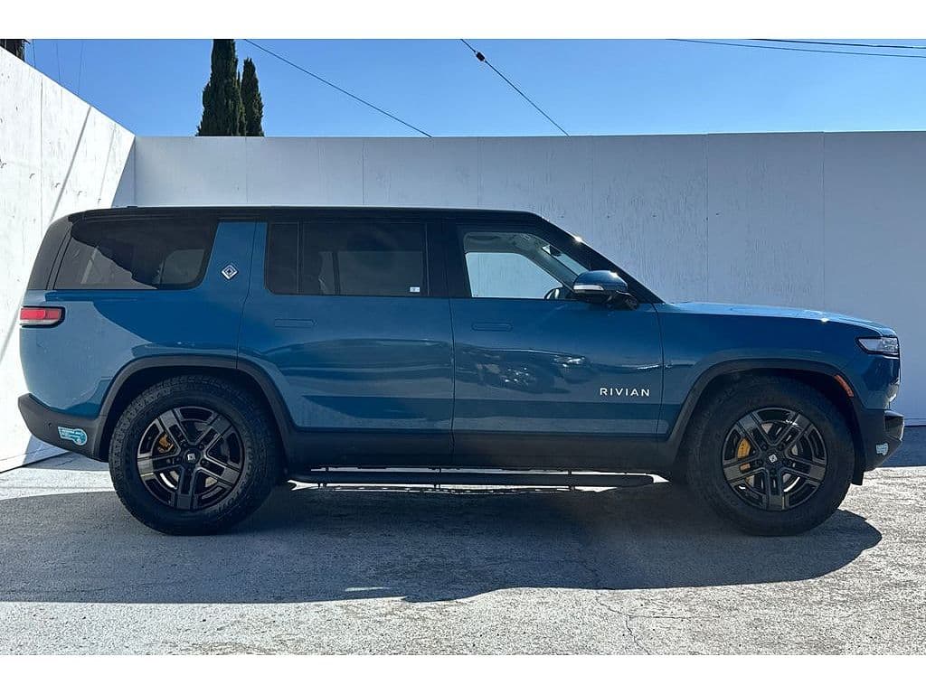 2023 Rivian R1S photo 1