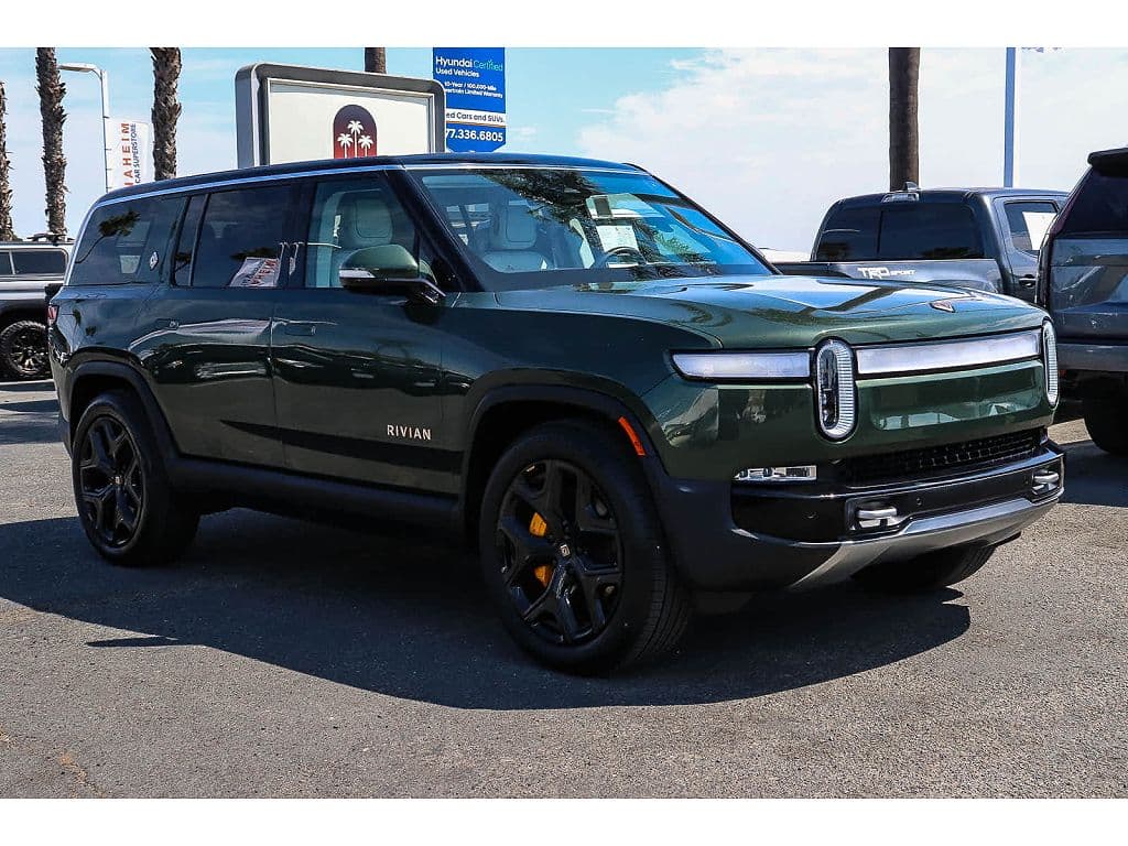 2024 Rivian R1S photo 1
