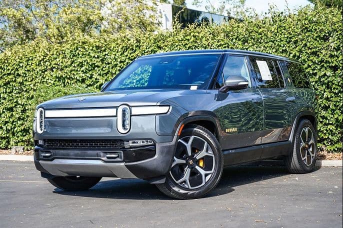 2023 Rivian R1S photo 1