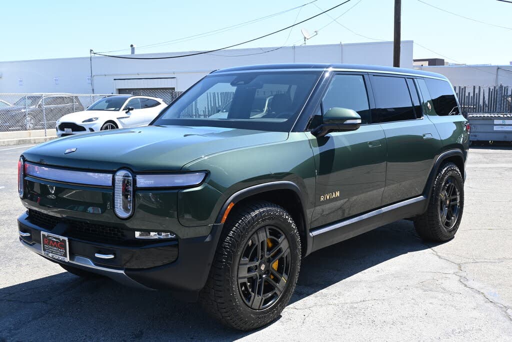 2023 Rivian R1S photo 1