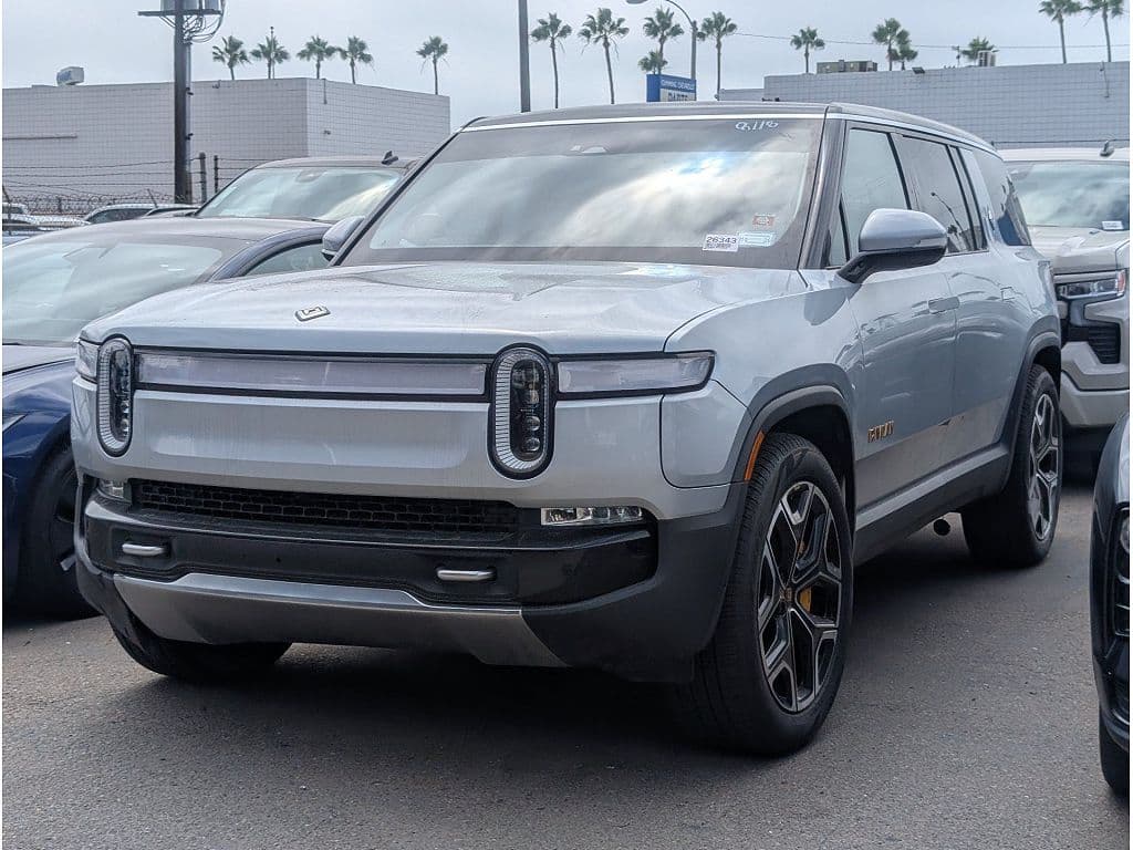2023 Rivian R1S photo 1