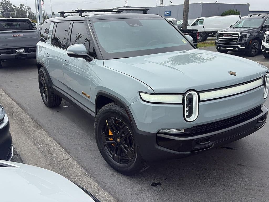 2022 Rivian R1S photo 1