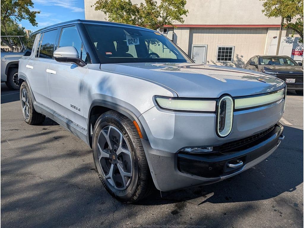 2023 Rivian R1S photo 1