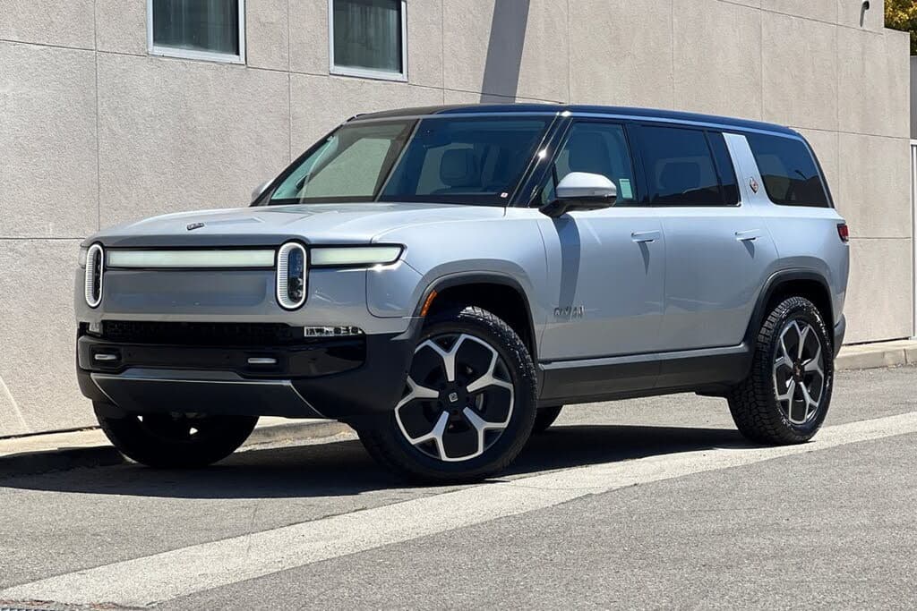 2024 Rivian R1S photo 1